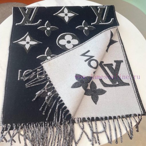 The new Simply LV gold and silver scarf magnifies the classic Monogram pattern on the entiretkas3efu - Image 4