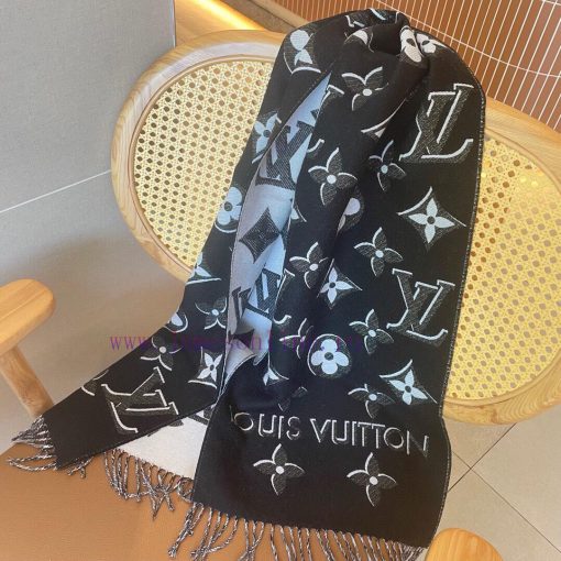 The new Simply LV gold and silver scarf magnifies the classic Monogram pattern on the entiretkas3efu - Image 8