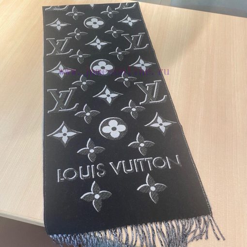 The new Simply LV gold and silver scarf magnifies the classic Monogram pattern on the entiretkas3efu - Image 10