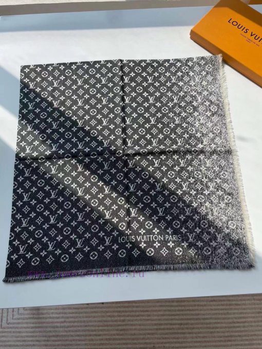 The classic shawl of the donkey family presents a gradient effect, resembling the unique tex6dhduf6o - Image 4