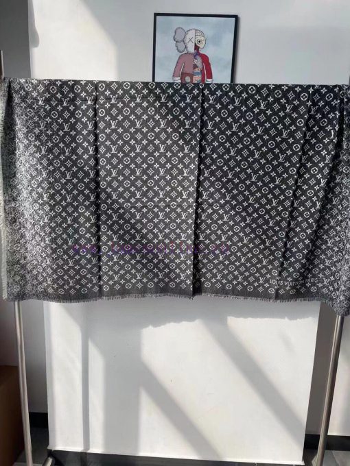 The classic shawl of the donkey family presents a gradient effect, resembling the unique tex6dhduf6o - Image 8