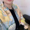 The new double-sided cashmere scarf is said to look good and recommended with 140 velvet squcm1hppsh