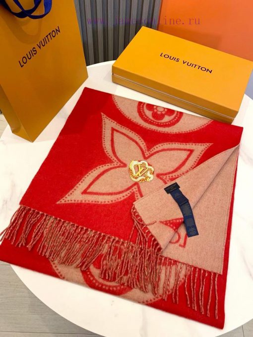 The high-end matching scarf combines the Chinese New Year's zodiac animals with the brand's 27ylvawh