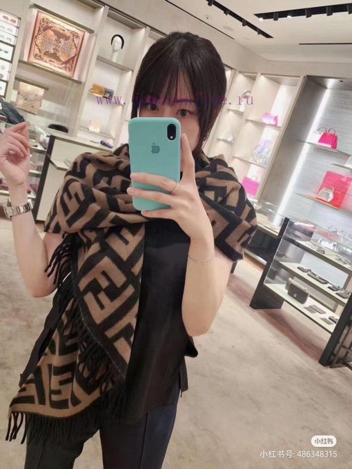 Good quality, the new triangular shawl Fendi's various scarves this year are very popular. Tkxcx1wvo