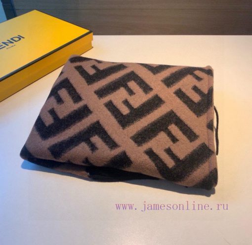 Good quality, the new triangular shawl Fendi's various scarves this year are very popular. Tkxcx1wvo - Image 5