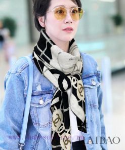 The new Chanel camellia print 140 cashmere double-sided same color printed square scarf is hy6vkloee