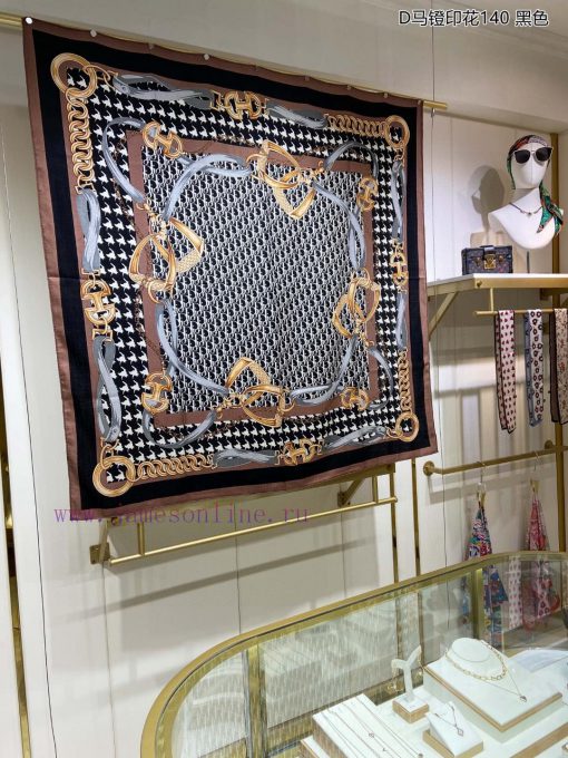 The new D family has synchronized the sales of the 140 cashmere square scarf with the new D vfb1g8w0 - Image 3