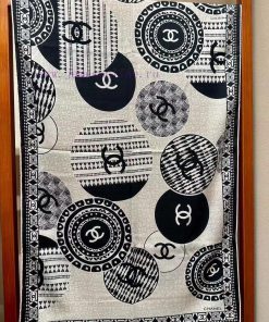 You can always believe in Chanel's beautyThe unique velvet scarf makes autumn and winter velszcmwih8