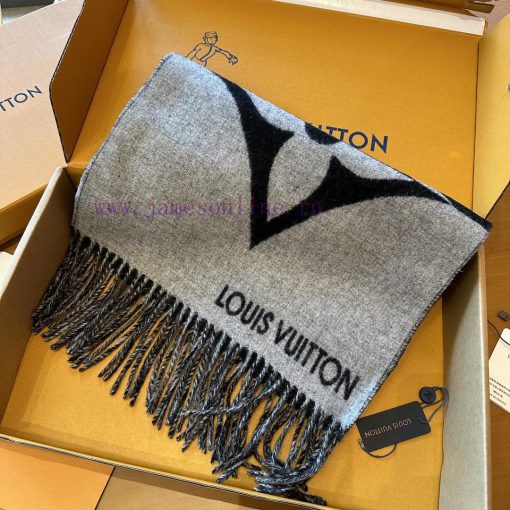 The LV Graphic Dual scarf is made of a soft plush blend and cut into a wide size, with a disg6ae30lz - Image 2
