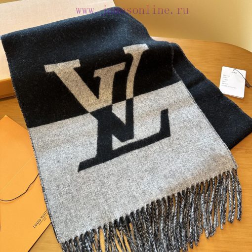 The LV Graphic Dual scarf is made of a soft plush blend and cut into a wide size, with a disg6ae30lz - Image 4