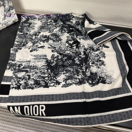 New Release ️𝐃𝐈𝐎𝐑 Early Autumn New Collection "Ruyi Cong Hand drawn Square Towel"Size110x110vib8er7p - Image 4