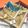The new H-HER-2006 recommends a 140 velvet square scarf, with double-sided contrasting colorc53e6my9