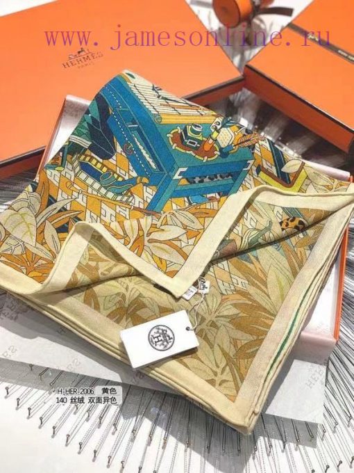The new H-HER-2006 recommends a 140 velvet square scarf, with double-sided contrasting colorc53e6my9