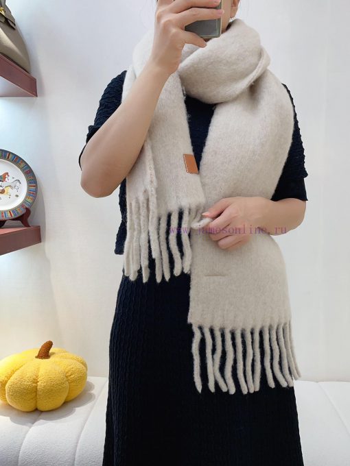 Loewe's super beautiful new mohair scarf is highly recommended to buy with good texture. Loeiu2vdwmq - Image 2