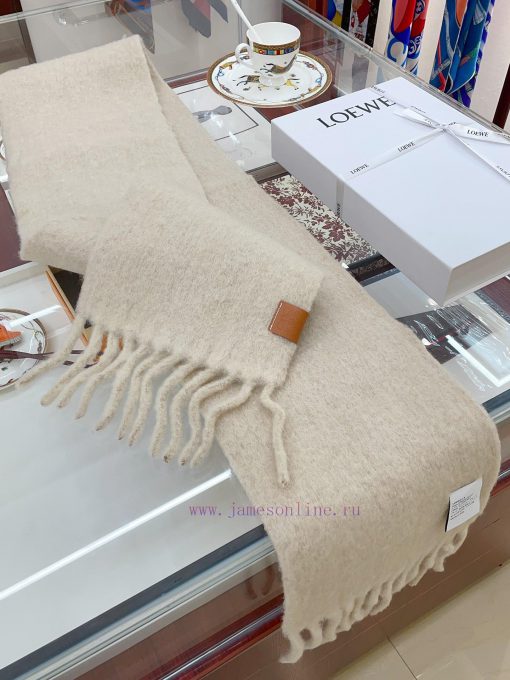 Loewe's super beautiful new mohair scarf is highly recommended to buy with good texture. Loeiu2vdwmq - Image 6