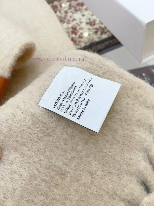 Loewe's super beautiful new mohair scarf is highly recommended to buy with good texture. Loeiu2vdwmq - Image 8