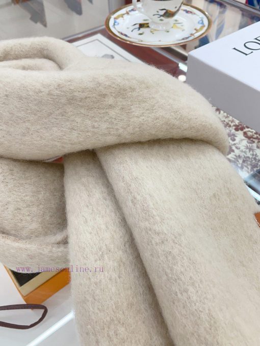 Loewe's super beautiful new mohair scarf is highly recommended to buy with good texture. Loeiu2vdwmq - Image 10