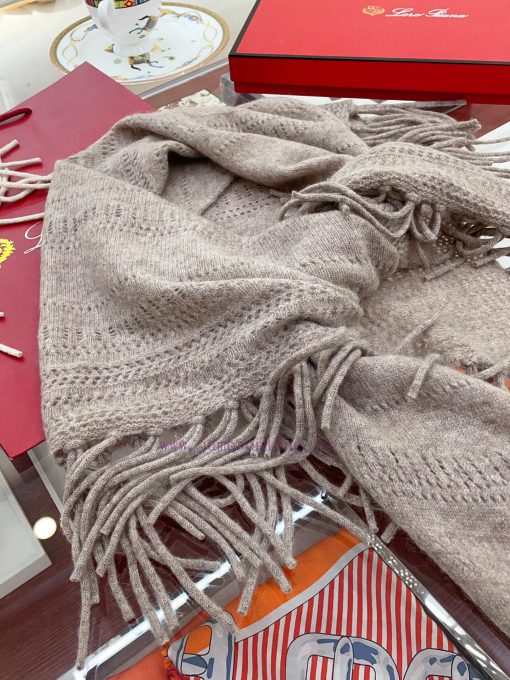 Loro Piana Beef LP Tassel Triangle Shawl is a multifunctional shawl that can be wrapped as yg5rzc363 - Image 7