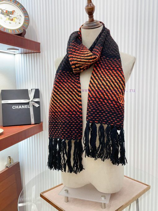 Looking at Chanel's latest autumn and winter collection with a youthful and fashionable styl4clpgb75 - Image 10