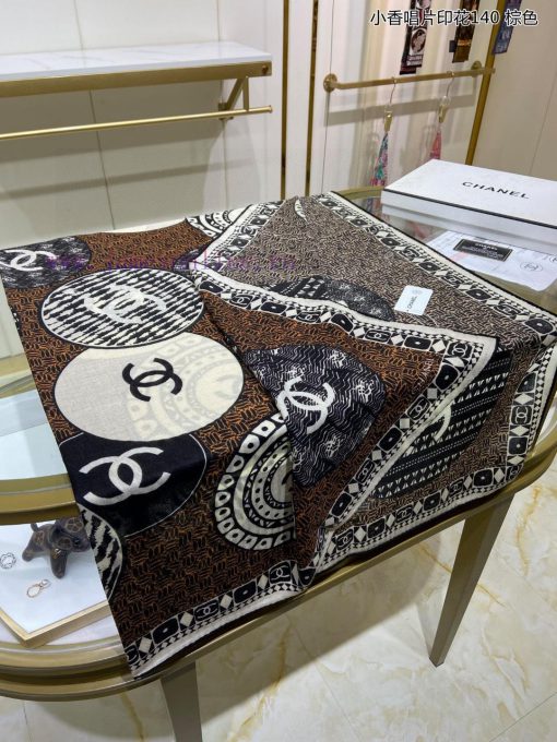 The new Chanel record printed 140 cashmere square scarf is highly recommended by VIPs. You mvkr3yi5b - Image 8