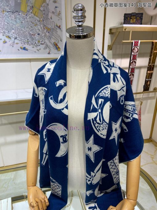 The new double Clogo printed 140 cashmere square scarf is highly recommended by VIPs. You mu16qcxwf0 - Image 7