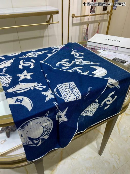 The new double Clogo printed 140 cashmere square scarf is highly recommended by VIPs. You mu16qcxwf0 - Image 8