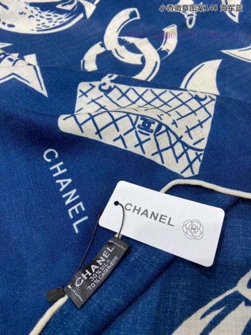 The new double Clogo printed 140 cashmere square scarf is highly recommended by VIPs. You mu16qcxwf0 - Image 9