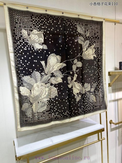 The new Chanel plaid bouquet 110 cashmere square scarf is highly recommended by VIPs. You mulz5dqi42 - Image 3