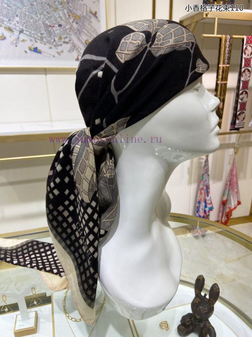 The new Chanel plaid bouquet 110 cashmere square scarf is highly recommended by VIPs. You mulz5dqi42 - Image 5