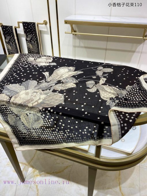 The new Chanel plaid bouquet 110 cashmere square scarf is highly recommended by VIPs. You mulz5dqi42 - Image 9