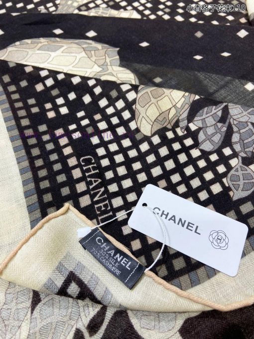 The new Chanel plaid bouquet 110 cashmere square scarf is highly recommended by VIPs. You mulz5dqi42 - Image 10