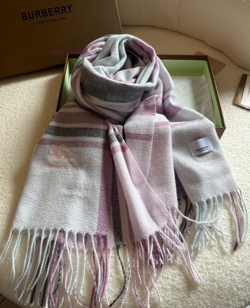 Burberry is a classic style that has been popular for N years. Trendy people have several Bu9xpv0fyi - Image 2