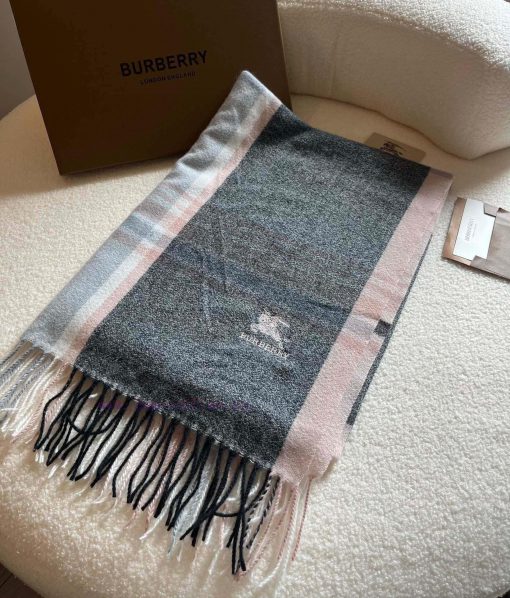 Burberry is a classic style that has been popular for N years. Trendy people have several Budc8og9tn - Image 6
