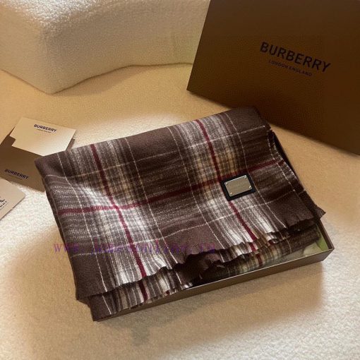 Burberry is a classic style that has been popular for N years. Trendy people have several Buiphw90m0 - Image 6