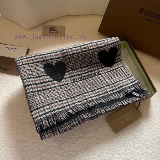 Burberry Knitted Wool Scarf, a top tier outerwear. Trendy people have several Burberry scarvoaxyyz2i - Image 4