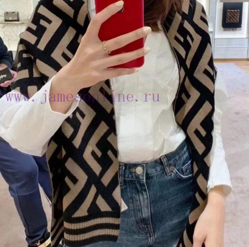 Fendi Knitted Scarf, a popular item on the internet that instantly connects everyone, exudesahrc5g8x