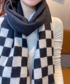 LV Checkered Scarf ️ Highly recommended with a super good hand feel for trade tails and slowkqzr8dxn