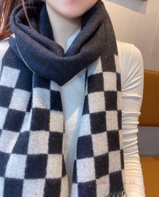 LV Checkered Scarf ️ Highly recommended with a super good hand feel for trade tails and slowkqzr8dxn - Image 2