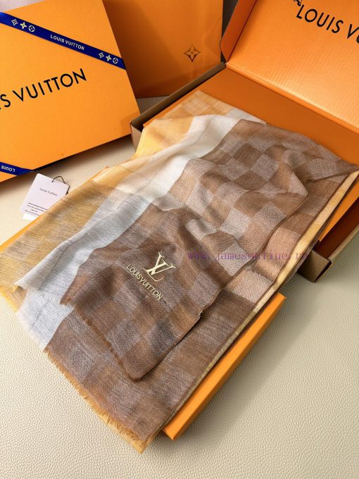 Lv's 2023 new checkerboard embroidered scarf with exquisite color matching, supplied with Katyb95kng - Image 4