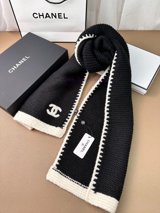 The new Chanel lace knitted long scarf from C family is so beautiful that it's beyond tears.cu9kval8 - Image 6