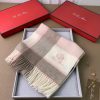 LP's cashmere scarf is highly praised and kept for personal use. It is a rare high-end men's8itsc2vg