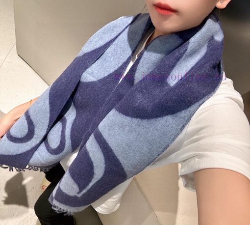 Hermes' new geometric cashmere scarf, this one is truly loved at a glance. It features an abjef6wqza