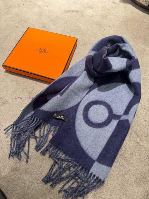 Hermes' new geometric cashmere scarf, this one is truly loved at a glance. It features an abjef6wqza - Image 6