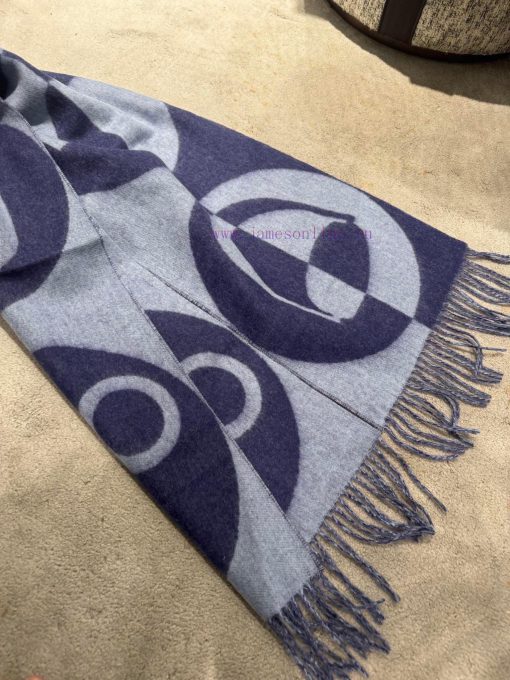 Hermes' new geometric cashmere scarf, this one is truly loved at a glance. It features an abjef6wqza - Image 7