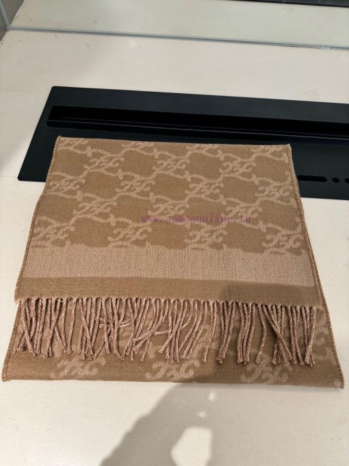 FENDI scarf, with a super gentle and stylish double-sided design, feels younger, gentler, an97hj1y1j - Image 4