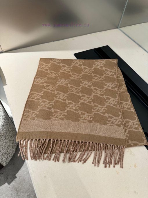 FENDI scarf, with a super gentle and stylish double-sided design, feels younger, gentler, an97hj1y1j - Image 6