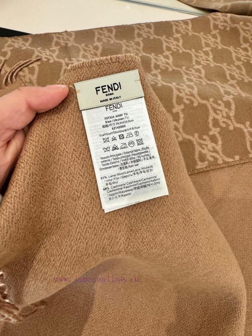 FENDI scarf, with a super gentle and stylish double-sided design, feels younger, gentler, an97hj1y1j - Image 8