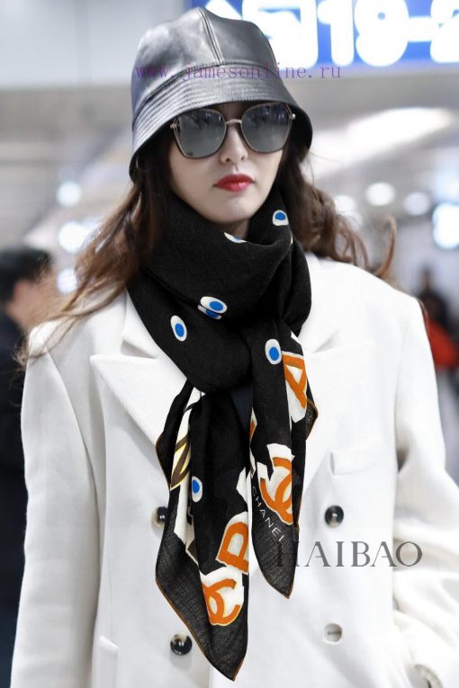The new Chanel two tone polka dot 140 cashmere square scarf is highly recommended by VIPs. Ycg4iu6kh - Image 2