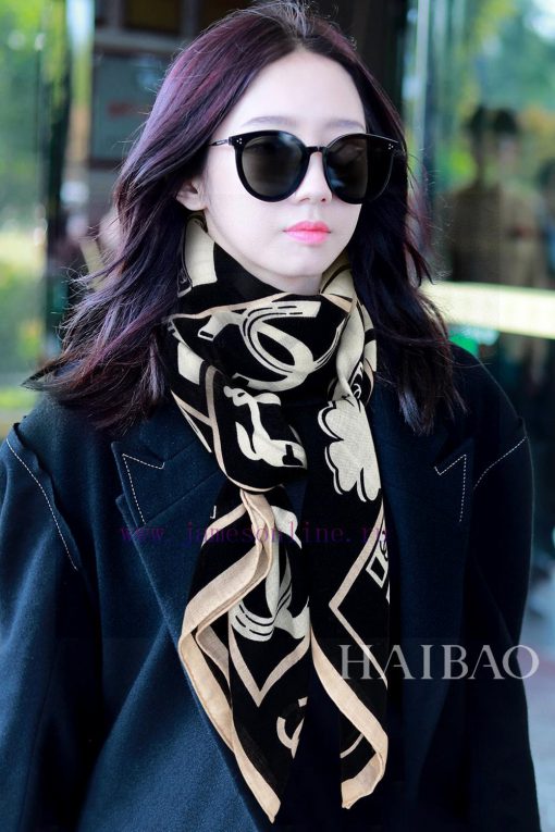 The new Chanel folder printed 140 cashmere double-sided same color printed square scarf is h8is5adp2 - Image 2