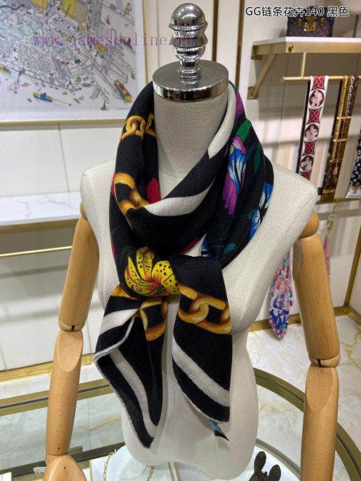 The new cashmere model looks good and is recommended. GG chain flower 140 cashmere square sc0qbaq3ye - Image 5